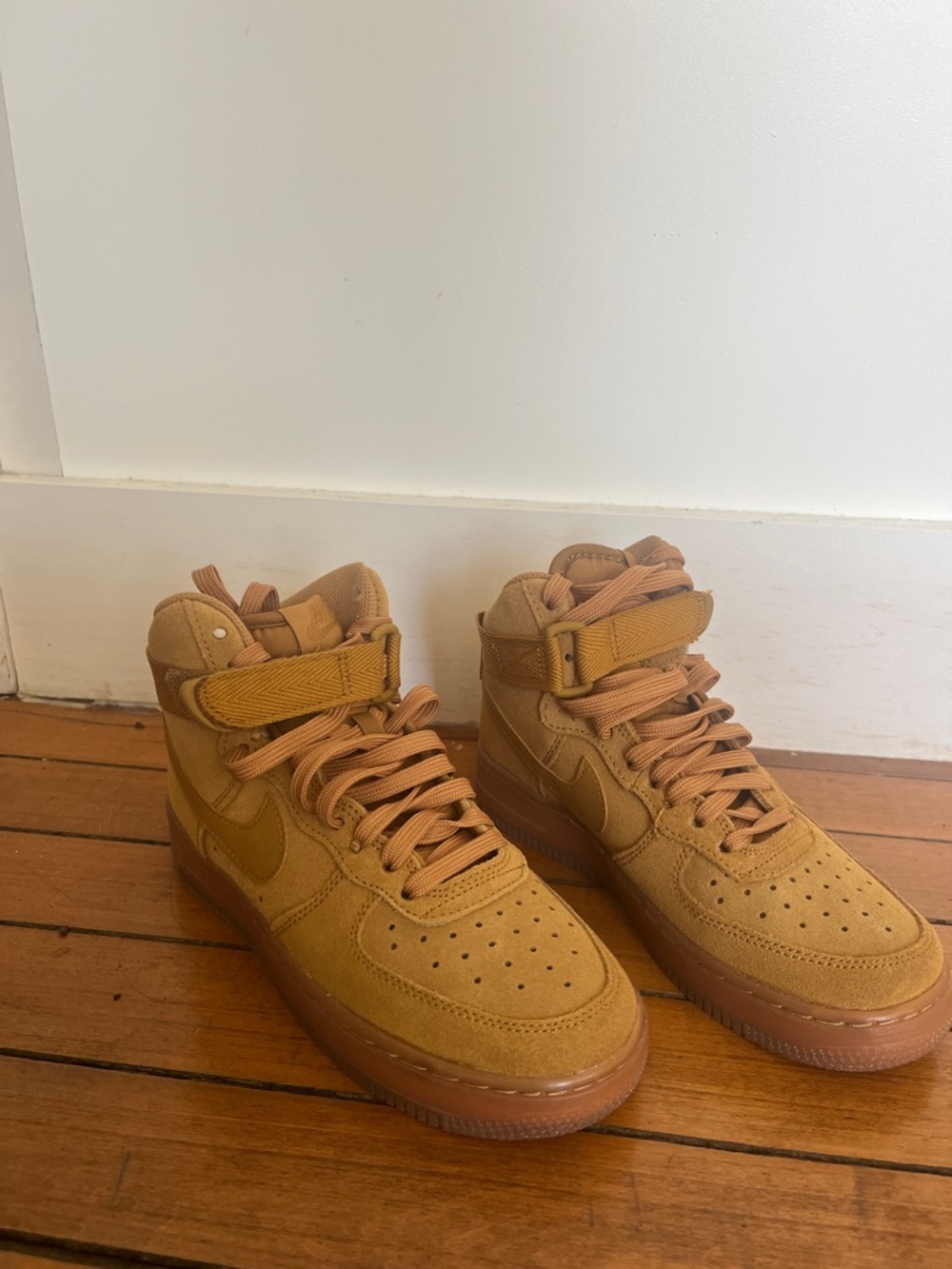 Nike Air Sneakers - Picture 2 of 5